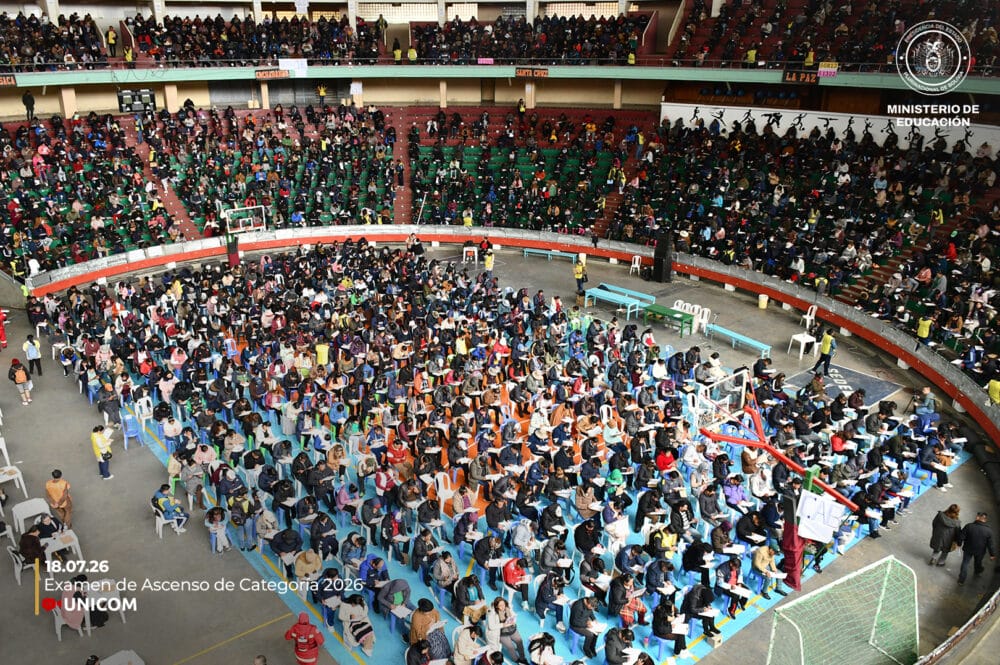 Más de 70.000 maestros en Bolivia rinden el examen de ascenso de categoría 2026