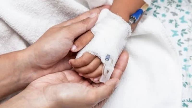 Un niño de cuatro años queda en estado crítico con el 55% del cuerpo quemado tras un ataque en su hogar