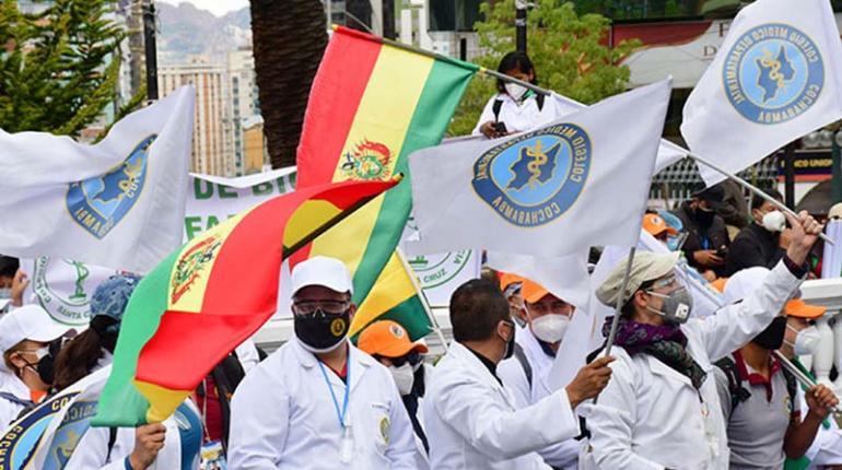 El Colegio Médico de Bolivia se declara en emergencia por retrasos en el pago de salarios y otorga un ultimátum de 24 horas