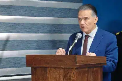 Ministro de Defensa exige una investigación rigurosa por la muerte de cuatro personas en Huanuni