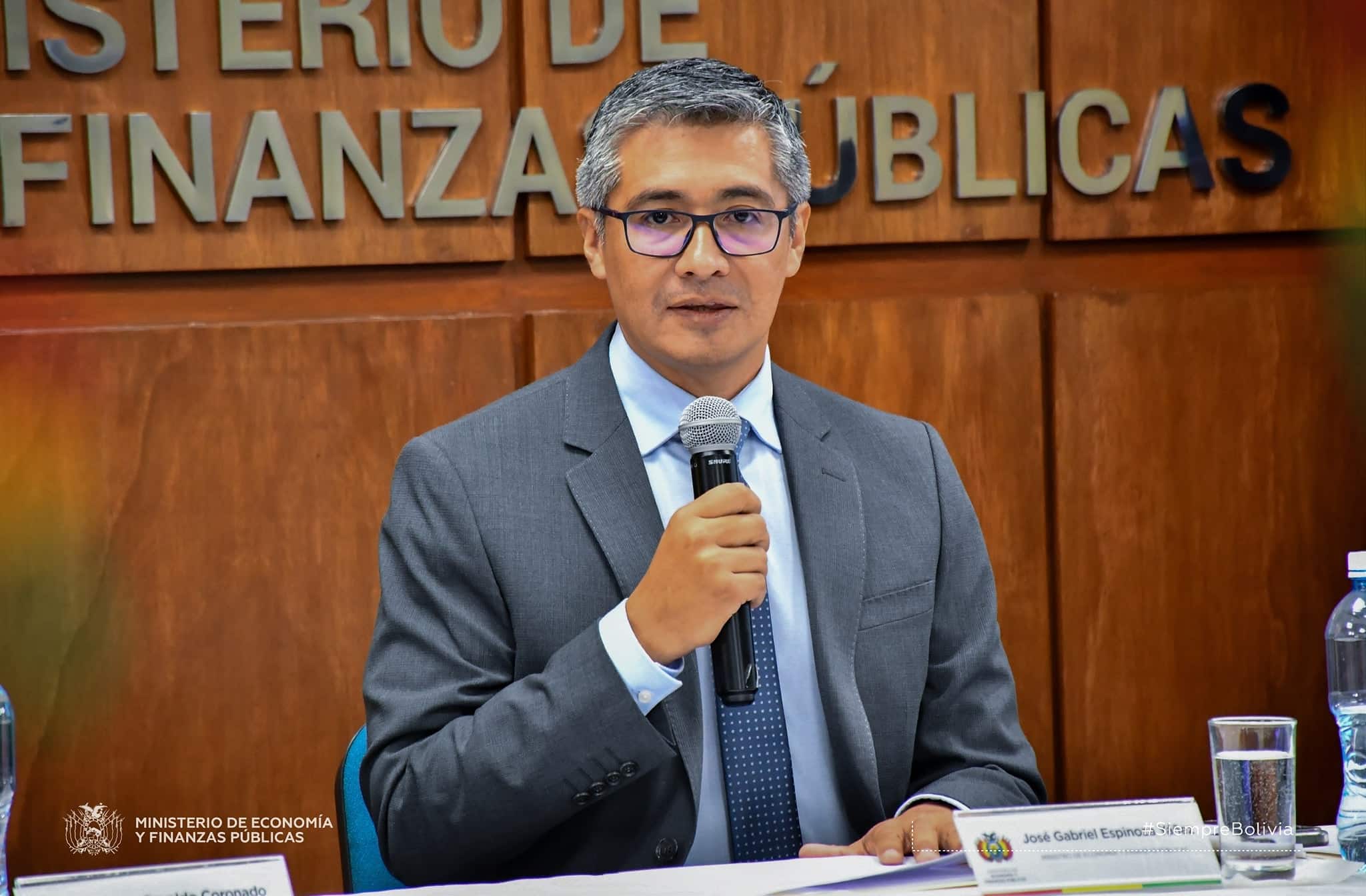 Gobierno remueve al ministro de Economía tras la censura de la Asamblea Legislativa