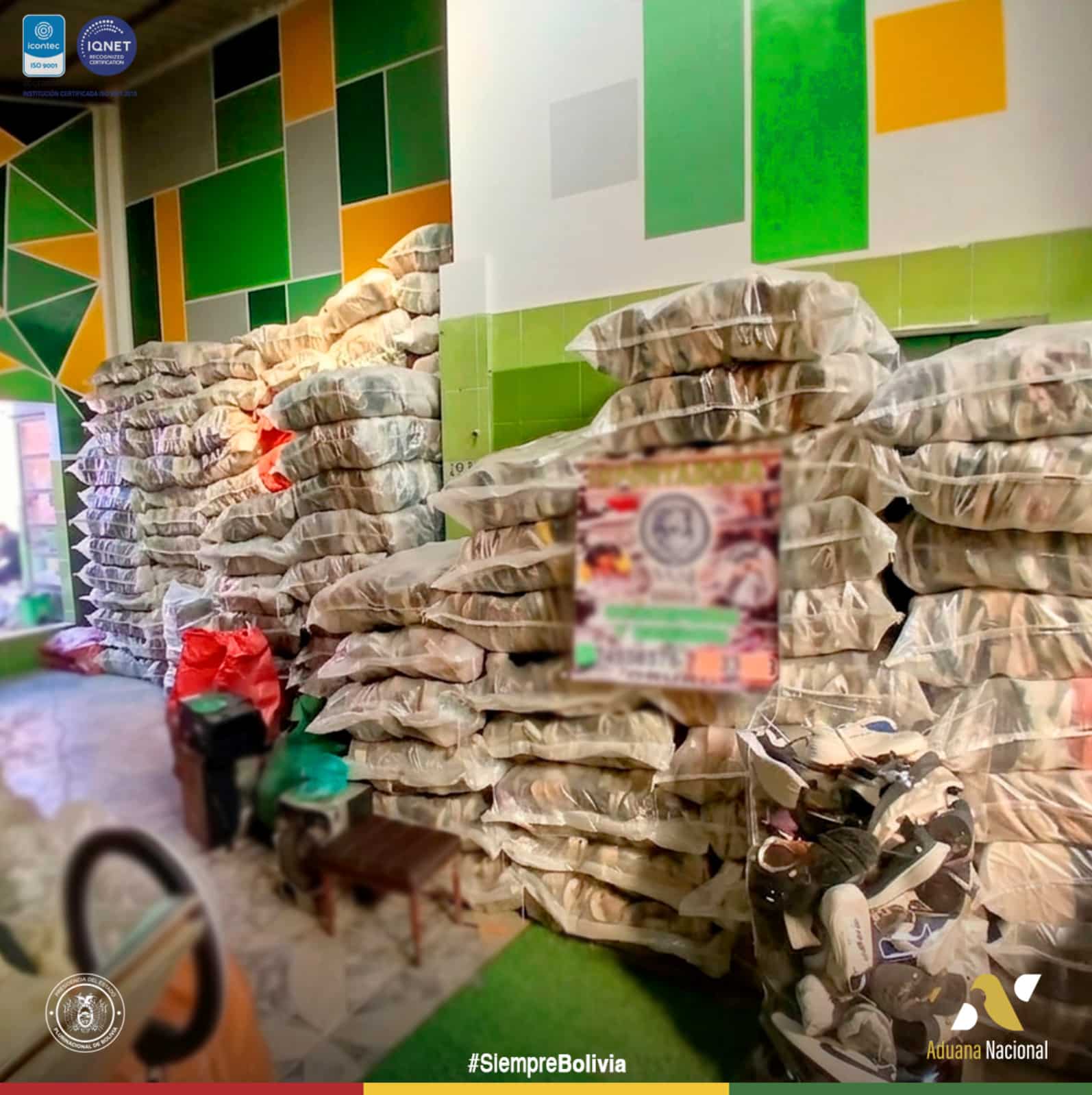 La Aduana Nacional decomisa siete toneladas de ropa usada de contrabando en Oruro Foto: Aduana Nacional