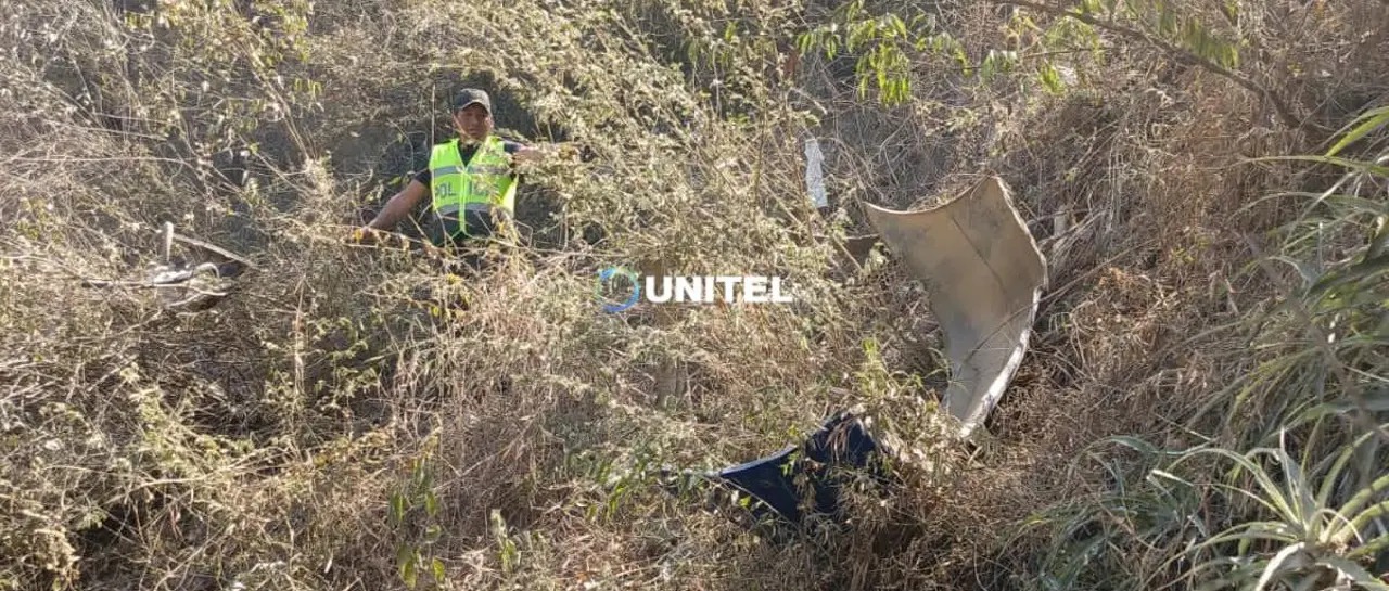 Cuatro personas pierden la vida tras el desbarrancamiento de una vagoneta en la vía Chulumani–La Asunta Foto: UNITEL