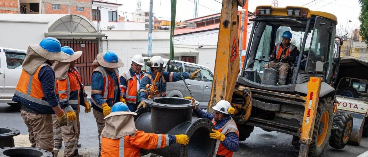 Epsas renueva válvulas con más de 35 años de uso en cuatro estaciones de La Paz Foto: ABI