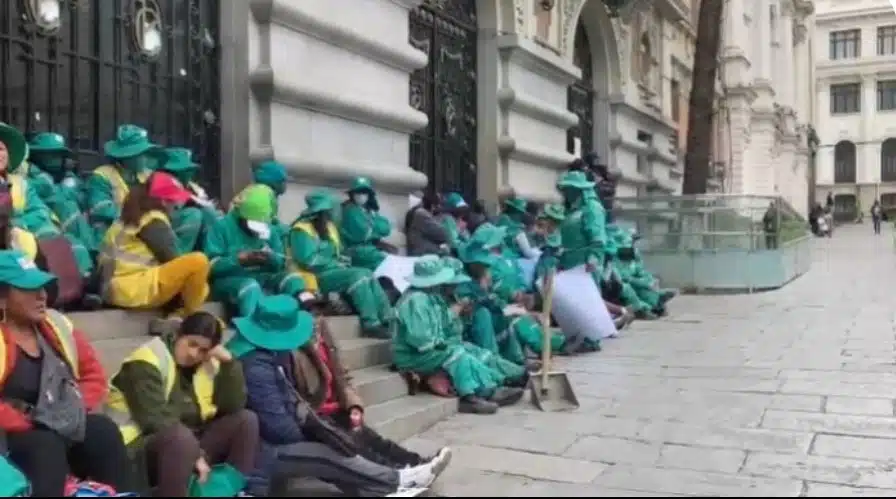Trabajadores del aseo rechazan el operativo de la Alcaldía de La Paz y anuncian huelga de hambre
