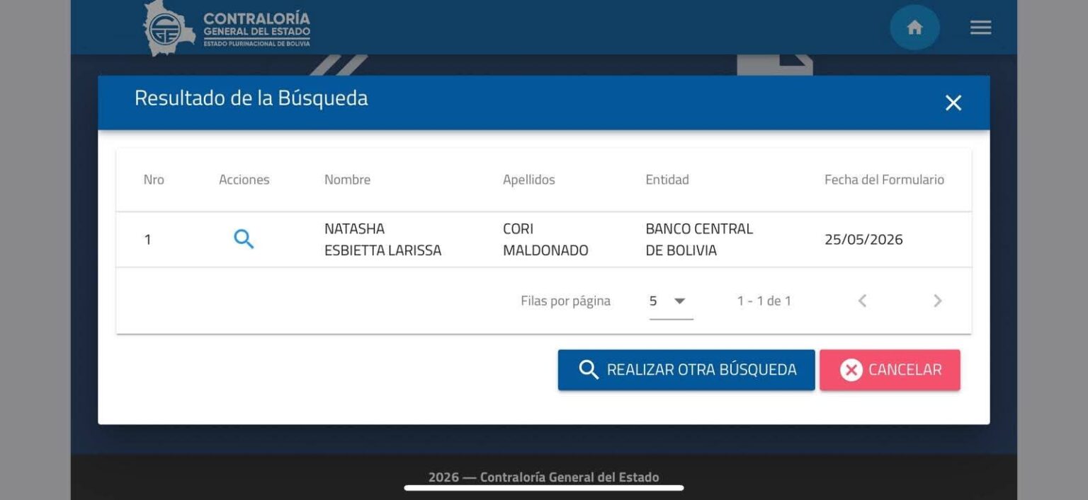 Senador alerta conflicto de interés en vocal de Sala Constitucional 3ra que resolverá amparo de Espinoza La Sala Constitucional 3ra fijó para este lunes a las 16:00 la audiencia del amparo y citó a los asambleístas que participaron en la censura, entre ellos el propio senador Roca. El senador opositor Leonardo Roca alertó este sábado sobre un posible conflicto de interés en la Sala Constitucional 3ra de El Alto, que este lunes deberá resolver la acción de amparo presentada por el exministro de Economía, José Gabriel Espinoza, para dejar sin efecto la censura aprobada por la Asamblea Legislativa. La observación apunta al vocal Grover Jhonn Cori Paz, cuya hija, según denunció Roca, trabaja en el Banco Central de Bolivia (BCB), institución dependiente del Ministerio de Economía y Finanzas, cartera que estaba a cargo de Espinoza antes de su censura. La Sala Constitucional 3ra fijó para este lunes a las 16:00 la audiencia del amparo y citó a los asambleístas que participaron en la censura, entre ellos el propio senador Roca. El legislador considera que el vínculo laboral denunciado debe ser aclarado antes de que el vocal intervenga en una causa que involucra directamente al exministro y al Ministerio de Economía. “Tenemos que preguntarnos si existe un conflicto de interés cuando la hija del vocal que admitió el amparo trabaja justamente en una institución dependiente del Ministerio de Economía que encabezaba Espinoza”, señaló Roca. El senador cuestionó además que el amparo haya sido presentado ante una Sala Constitucional de El Alto, pese a que los hechos y las instituciones involucradas tienen como principal sede la ciudad de La Paz. Roca anunció que presentará las representaciones legales correspondientes para solicitar que el vocal se excuse y se investigue el vínculo laboral señalado. La controversia surge después de que la Asamblea rechazara la excusa presentada por Espinoza para no asistir a una interpelación relacionada con los bonos soberanos y otros asuntos. Posteriormente, el pleno legislativo aprobó su censura en ausencia, decisión que el exministro busca dejar sin efecto mediante la vía constitucional. Roca sostuvo que la censura representa una pérdida formal de confianza política y técnica del Legislativo hacia el ministro y pidió al presidente Rodrigo Paz respetar esa determinación. Advirtió que una eventual restitución de Espinoza mediante una decisión judicial podría abrir un nuevo conflicto entre los órganos Ejecutivo y Legislativo. Tras la censura, Paz designó de manera interina al ministro de Desarrollo Productivo, Oscar Mario Justiniano, al frente de la cartera de Economía, a la espera de la decisión de la Sala Constitucional.