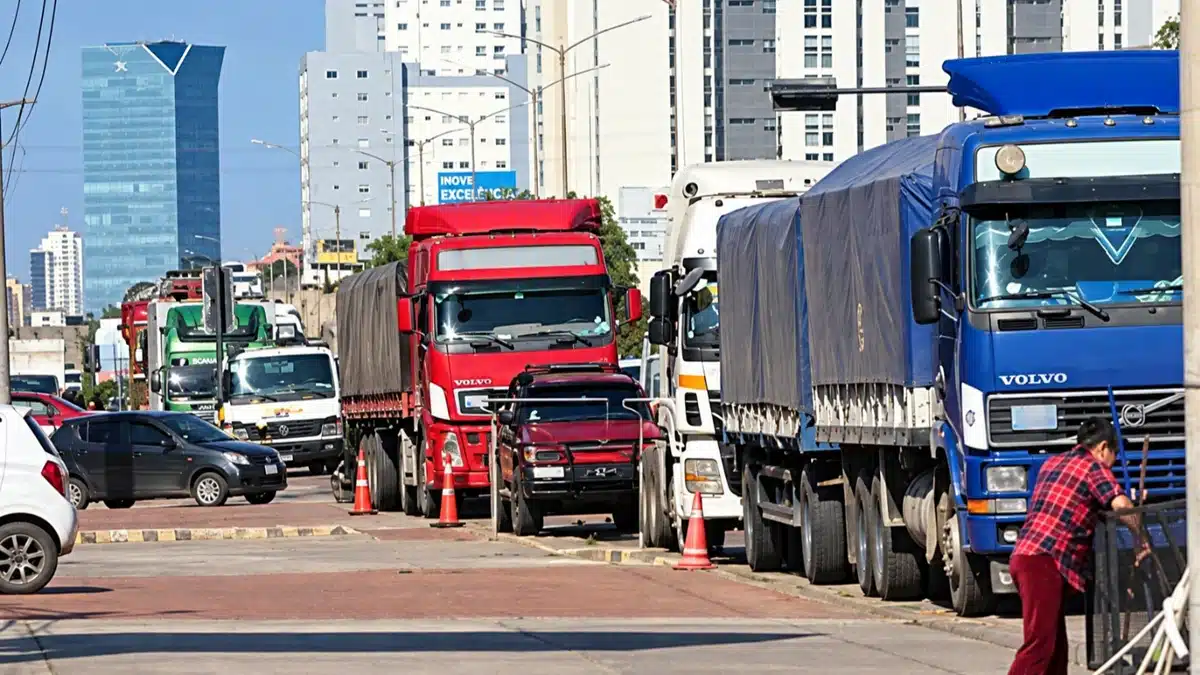 Gobierno destituye a más de 40 funcionarios tras detectar red ilícita de desvío de combustibles en Santa Cruz Foto: Ricardo Montero