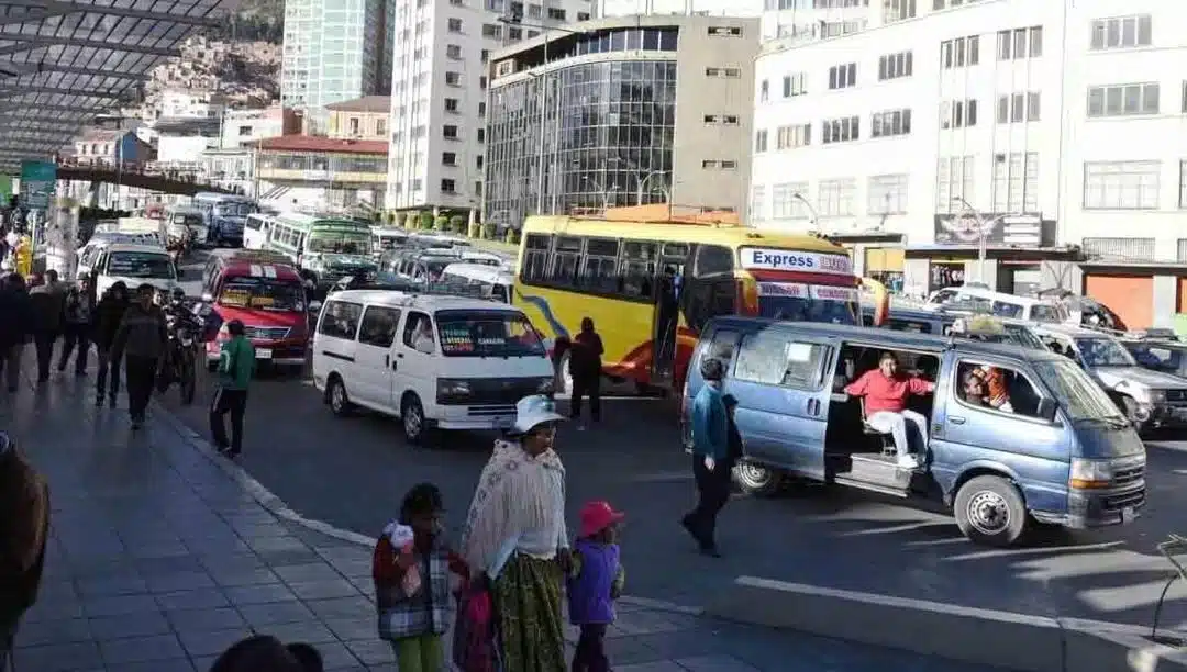 La Paz revisará costos del transporte para determinar si procede un alza de pasajes tras ajuste del diésel