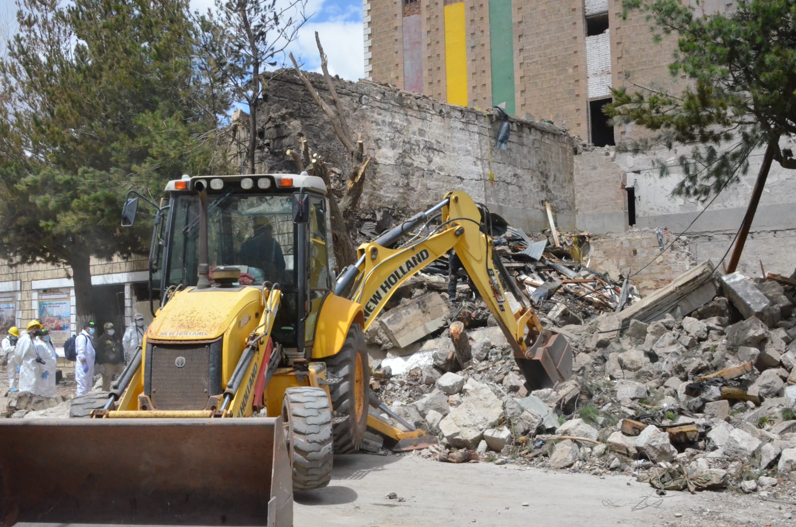 Gobierno impulsará unidad de bomberos en Viacha e iniciará registro de casas dañadas por explosiones