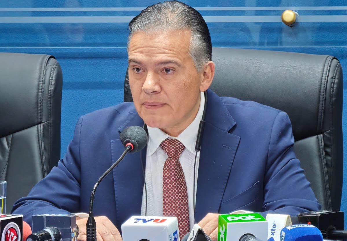 Ministro de Defensa pide a Evo Morales presentarse ante la justicia ante amenazas de movilizaciones