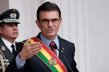 Paz elimina la subvención al diésel y anuncia bonos y créditos