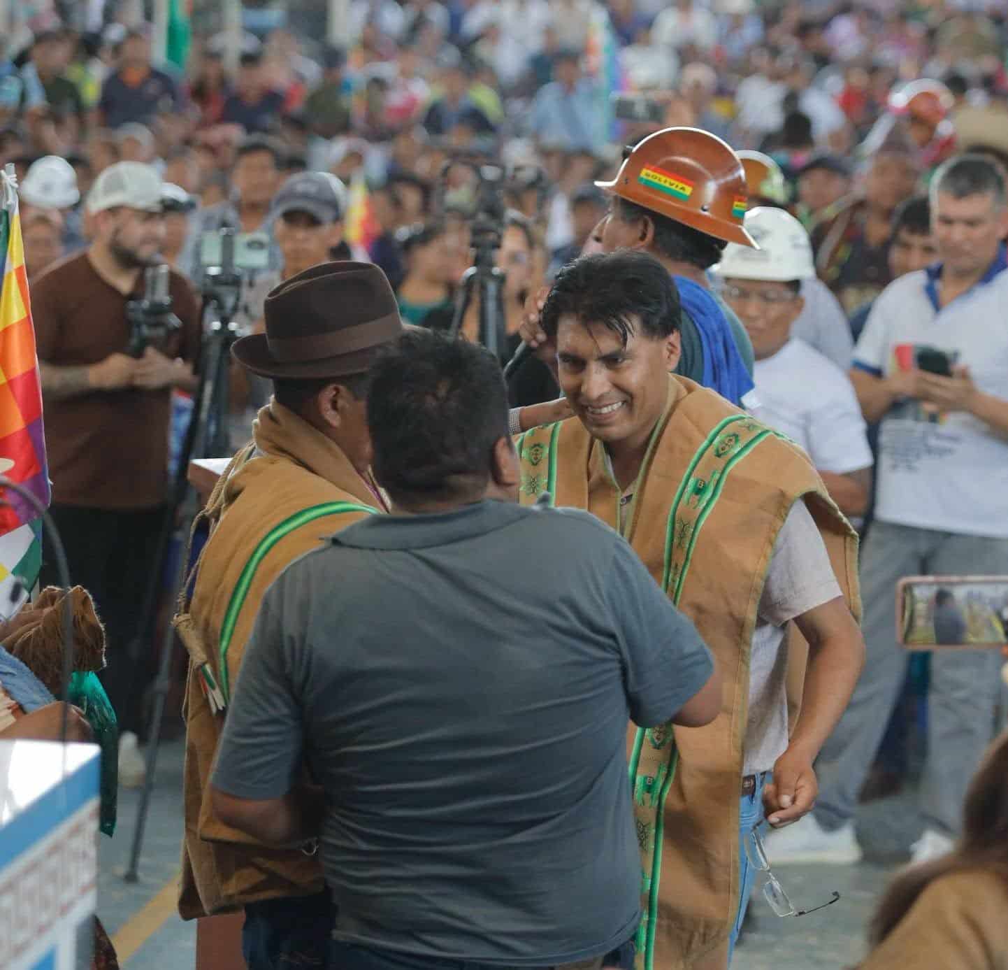 El senador Nilton Condori pide la unidad de las organizaciones sociales durante el ampliado en Lauca Ñ Foto: RKC