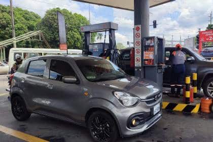 Gasolina a Bs 18,40: una cadena privada rompe el precio oficial en Santa Cruz