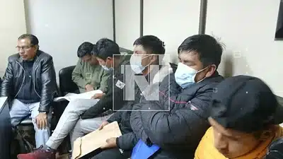 Dos policías ingresan a la cárcel por presunto uso de celular de Roger Mariaca