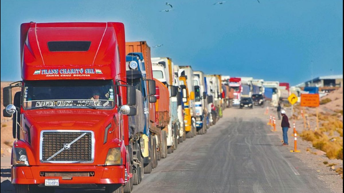 El transporte pesado exige aprobar normas antibloqueo y sancionar el contrabando de combustible Foto: Referencial