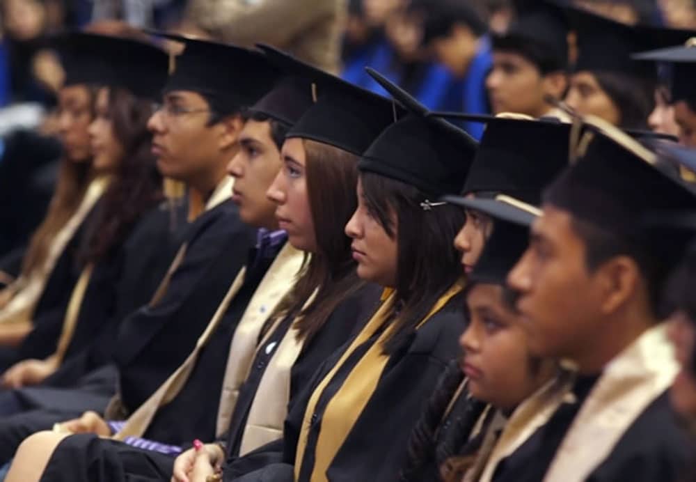 Educación habilita la emisión de diplomas de bachiller en formato digital desde diciembre de 2026 Foto: ABI