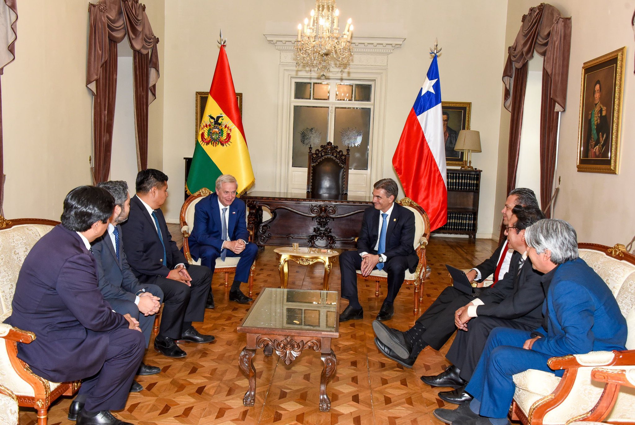 El presidente Rodrigo Paz promete no regularizar vehículos robados en Chile ingresados a Bolivia