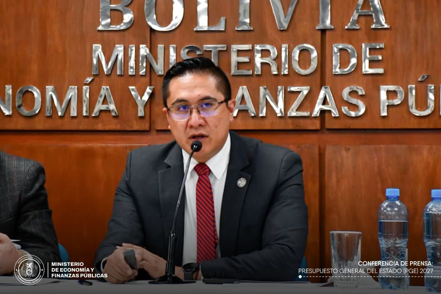 El PGE 2027 establece como meta reducir el déficit fiscal al 6,7 % del Producto Interno Bruto Foto: MEFP